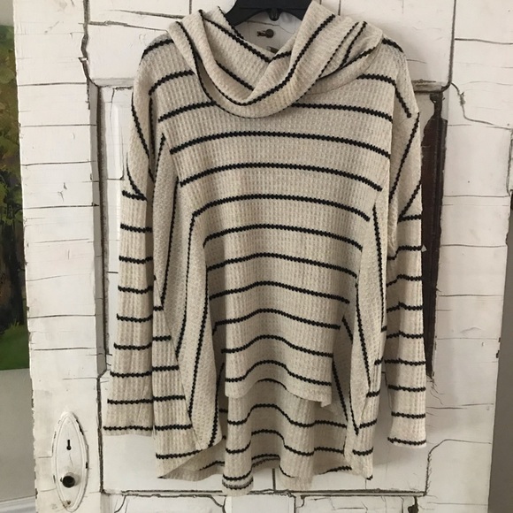 Last Chance⚡️Eri + Ali Anthropologie Ludington top - Picture 2 of 7